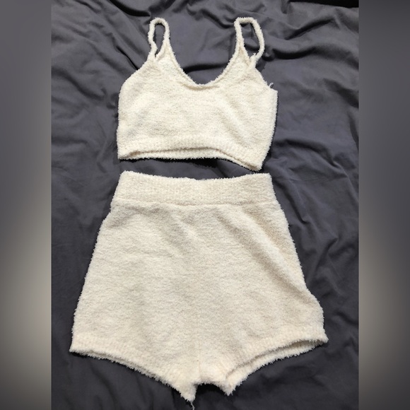 Cream Soft Set - Picture 3 of 3